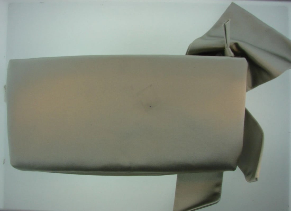 CHIC Valentino Gray Satin Cluch with Bow - 3