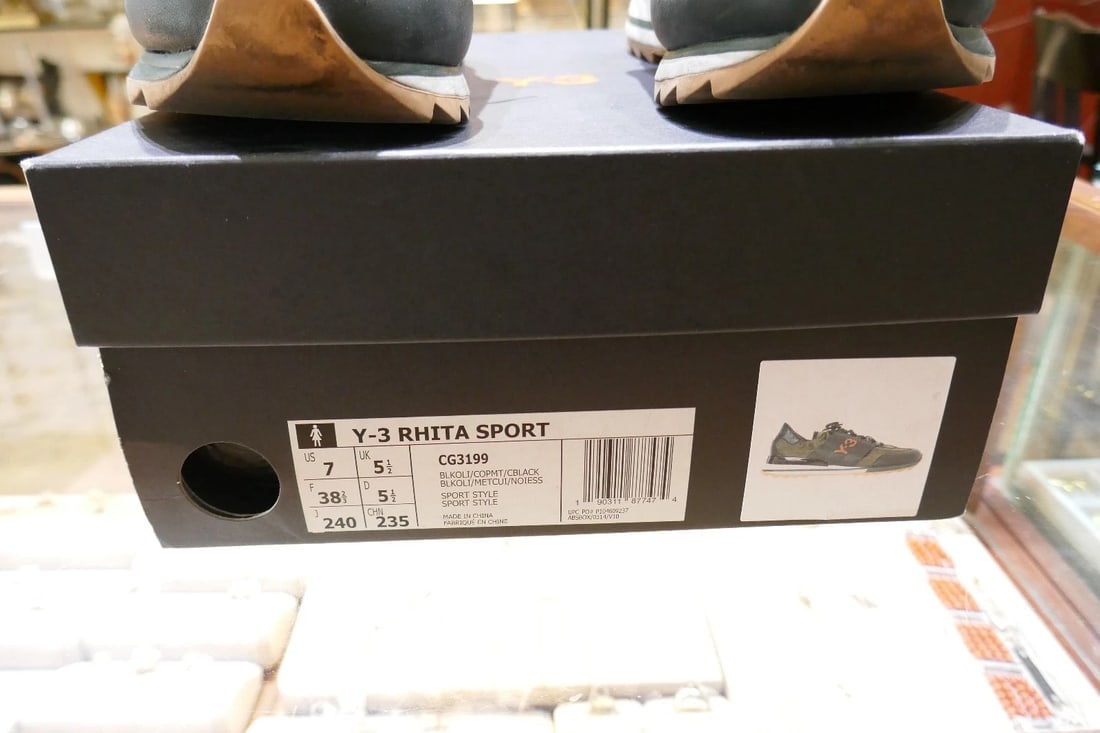 COOL Y-3 Sneakes w/Box Size 38 - 9