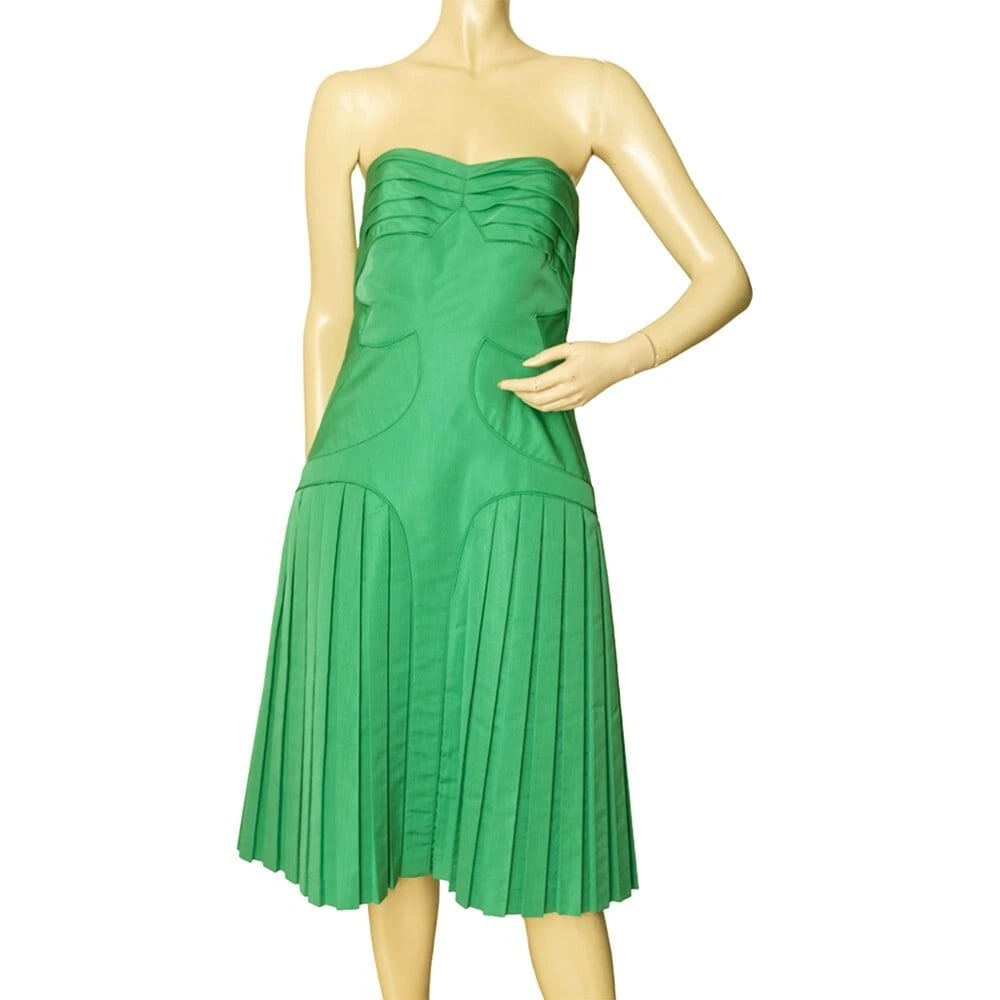 Zac Posen Grass Green Strapless Silk bustier Pleated Skirt midi dress size 8: Title:Zac Posen Grass Green Strapless Silk bustier Pleated Skirt midi dress size 8 Description:Zac Posen Grass Green Strapless Silk bustier Pleated Skirt midi dress size 8 This knockout of a cocktail