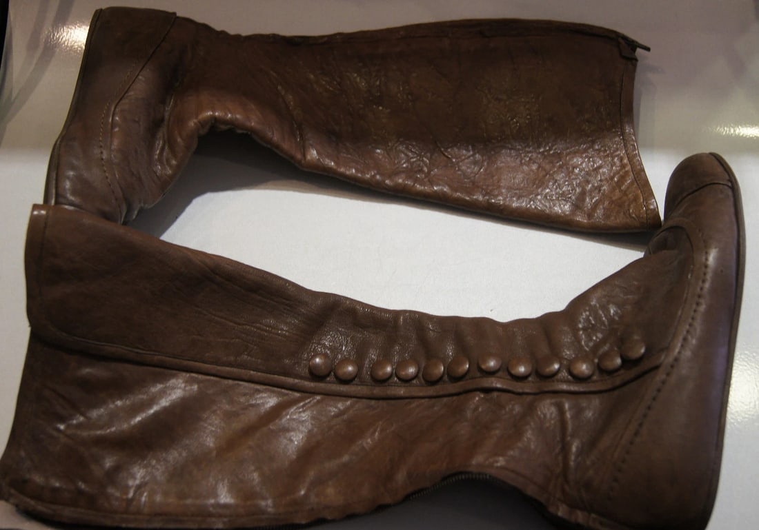 LANVIN 2006 BROWN FLAT BOOTS ZIPPER BUTTONS LEATHER 8 1/2 STYLISH - 2