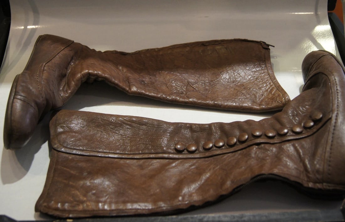 LANVIN 2006 BROWN FLAT BOOTS ZIPPER BUTTONS LEATHER 8 1/2 STYLISH - 4