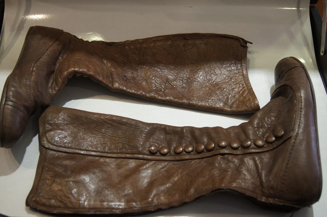 LANVIN 2006 BROWN FLAT BOOTS ZIPPER BUTTONS LEATHER 8 1/2 STYLISH - 5