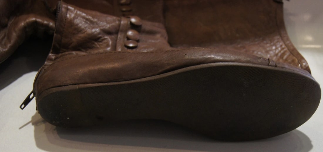 LANVIN 2006 BROWN FLAT BOOTS ZIPPER BUTTONS LEATHER 8 1/2 STYLISH - 7