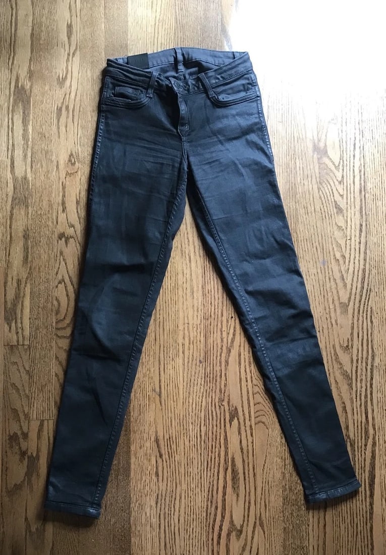 Bluelab Gray Coated Skinny Jeans Size 26: Title: Bluelab Gray Coated Skinny Jeans Size 26 Description: The waist measurement is 26 inches. The length is 37.5 inches. If you are unsatisfied with the piece, please call us within 3 days to discu