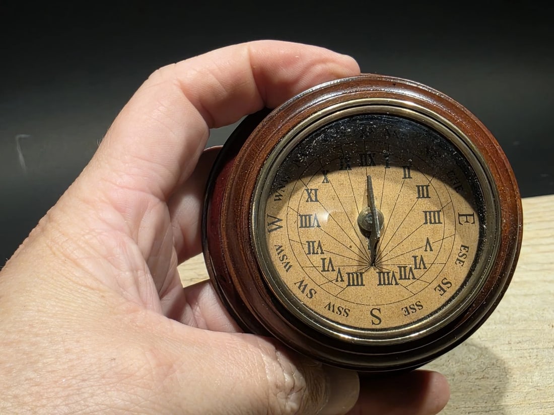 Turned Mahagony Wood Compass - 4