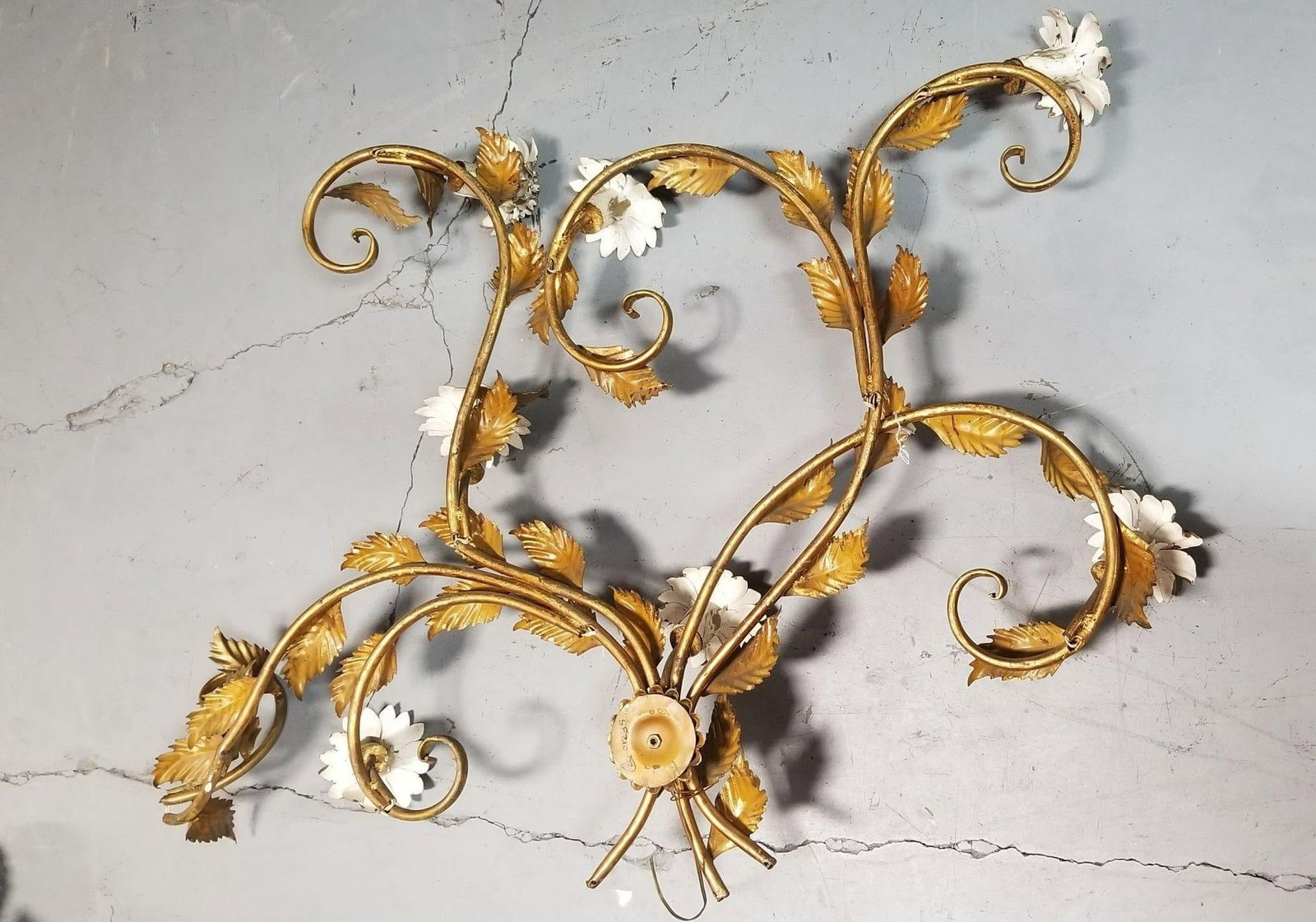 Mid Century Italian Tole Brass Floral Wall Sconce Sculpture - 3