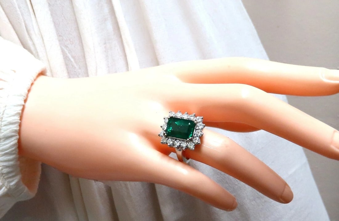 7.15ct Natural Emerald Diamonds Cluster Halo Ring 14kt** - 7