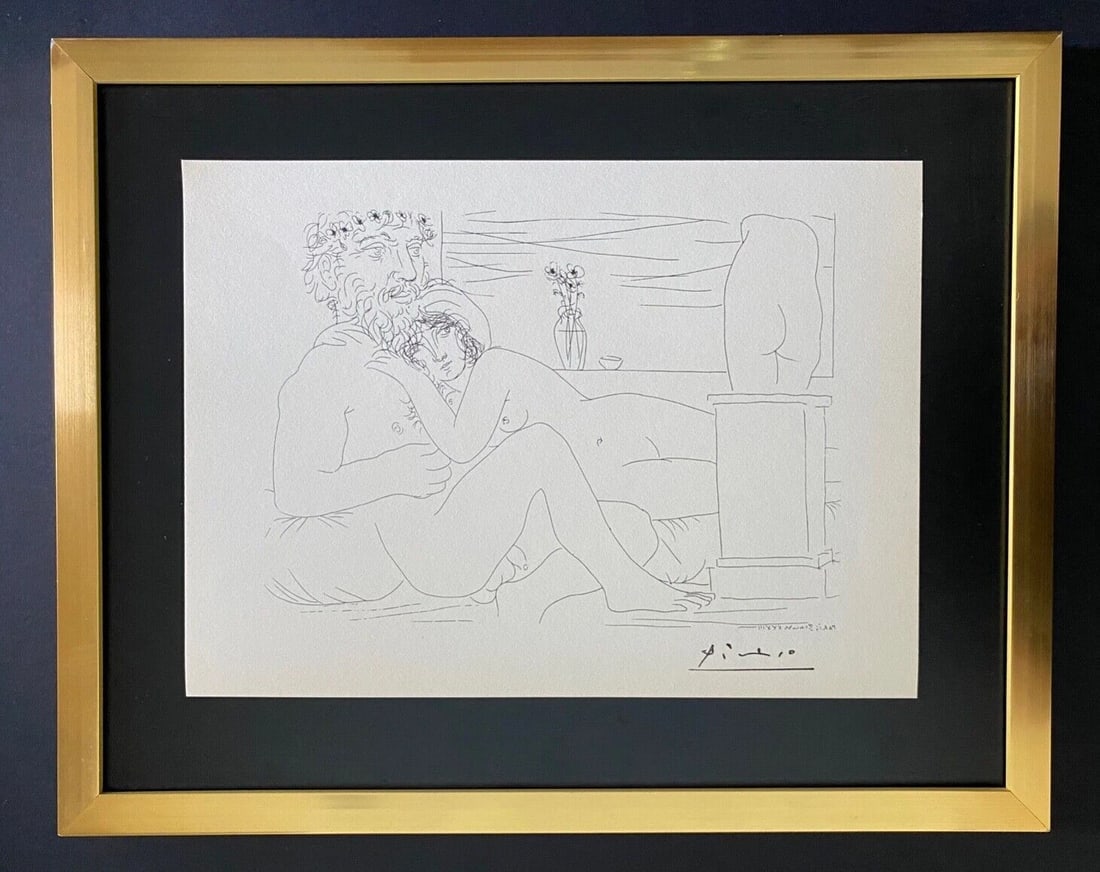 PABLO PICASSO 1955 ARTISTIC FIGURE SIGNED PRINT FRAMED ART: This is a Beautiful and Scarce ARTISTIC FIGURE 1955 Print After PABLO PICASSO FACSIMILE SIGNED IN INK Mounted and Framed Covering an area of 15x12in. Printed in Beautiful Paper after this Iconic