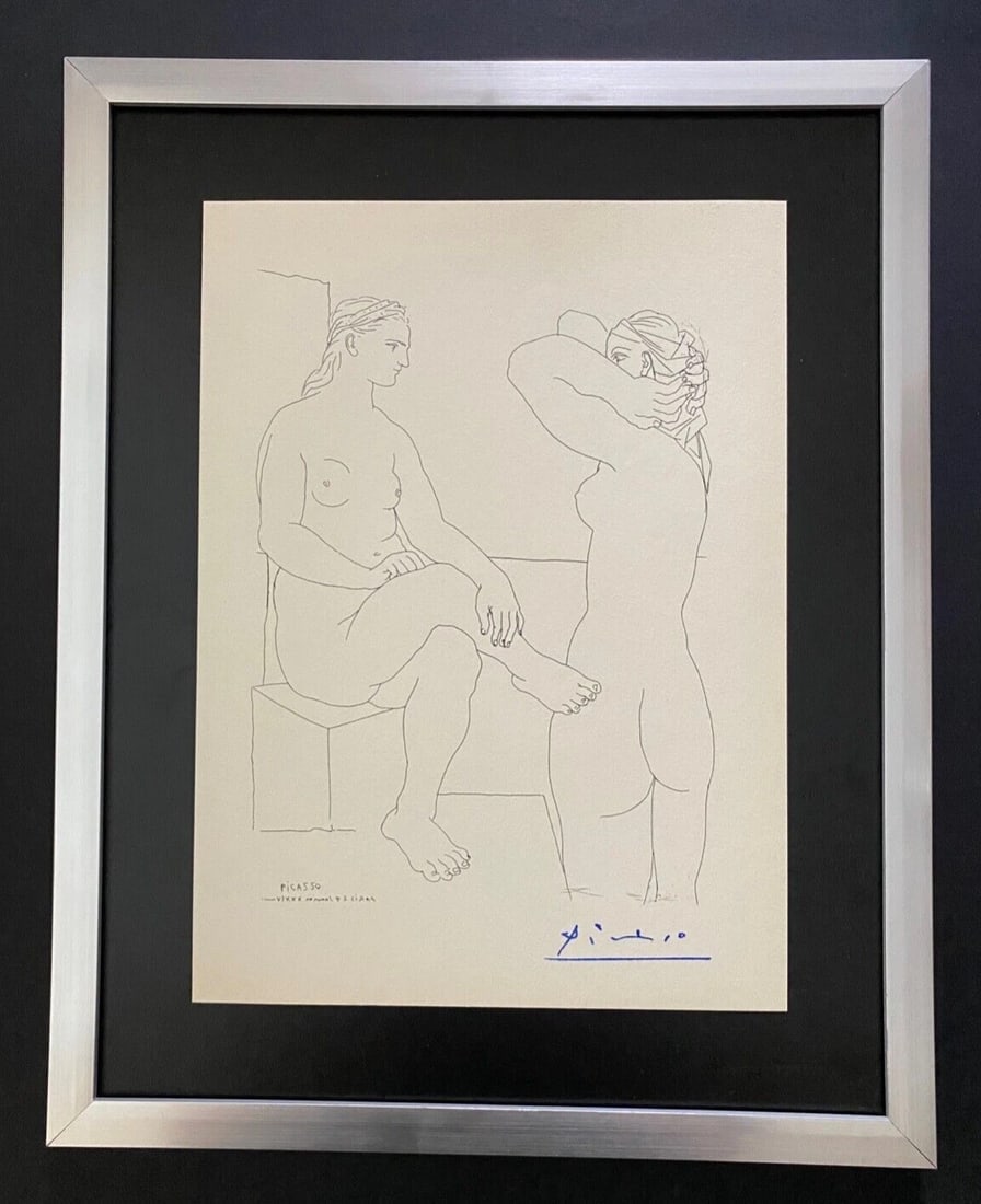 PABLO PICASSO 1955 ARTISTIC FIGURE SIGNED PRINT FRAMED ART: This is a Beautiful and Scarce ARTISTIC FIGURE 1955 Print After PABLO PICASSO FACSIMILE SIGNED IN INK Mounted and Framed Covering an area of 15x12in. Printed in Beautiful Paper after this Iconic