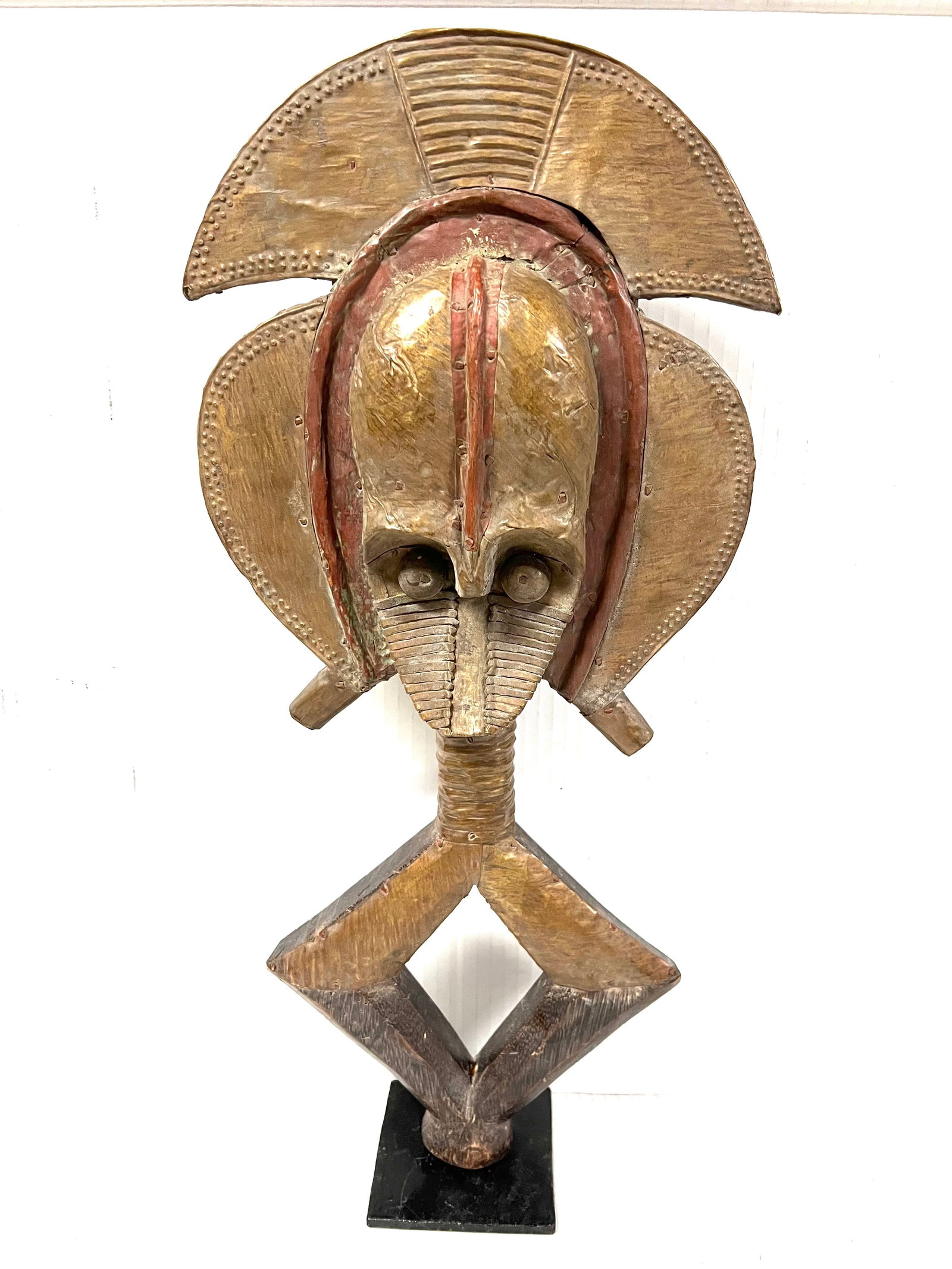 Bakota Reliquary Guardian Statue: Title: Bakota Reliquary Guardian Statue Description: African Tribal Art Carved Wood Bakota Reliquary Guardian Statue Materials: Wood Date/Period: Late 20th Century Size: 24" h x 11.5" w Reserve: