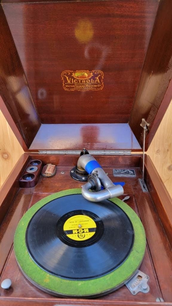 Antique Victor VV-XI Upright Victrola Record Player - 7