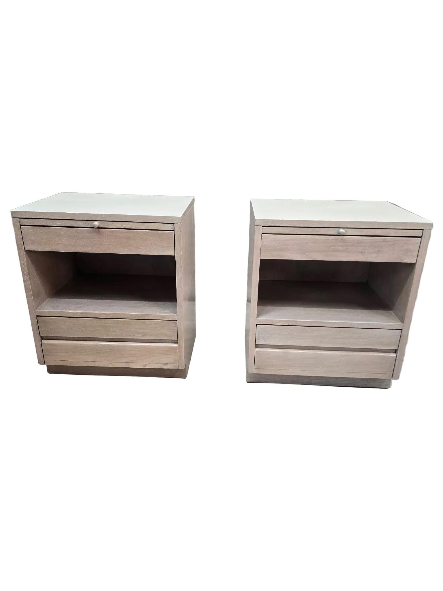 MCM Driftwood Nightstand by Sligh Cross Country Collection - Pair: Title: MCM Driftwood Nightstand by Sligh Cross Country Collection - Pair Description: Mid Century Modern Driftwood Nightstand by Sligh Furniture - Cross Country Collection - PairThis classic Mid