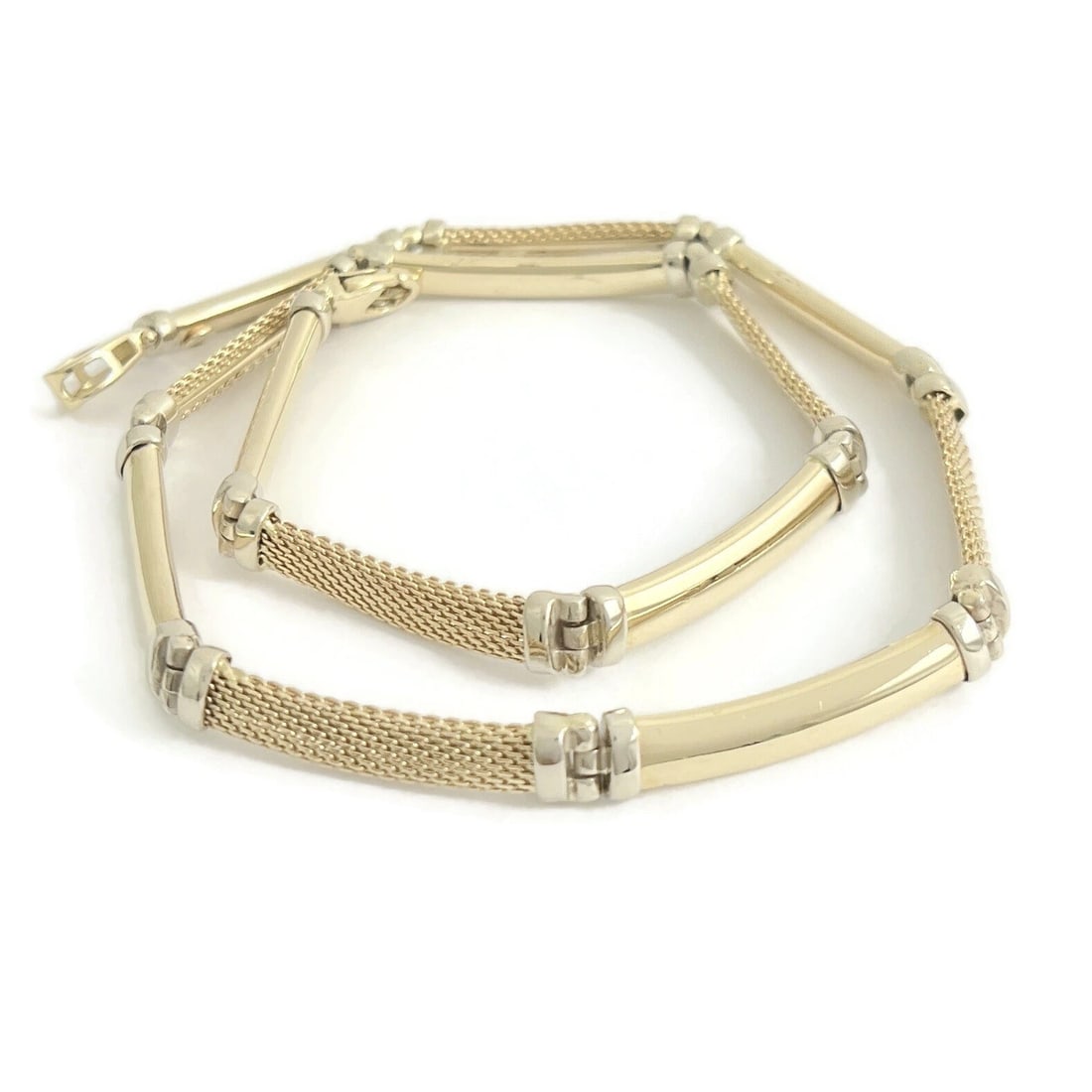 Italian Two-Tone Curved Bar Link Chain Necklace 14K Yellow Gold, 29.73 Grams: Italian Two-Tone Curved Bar Link Chain Necklace 14K Yellow Gold, 29.73 Grams This necklace is beautiful and unique. Please let us know if you have any questions. Metal: 14K yellow gold Weight: 29.73