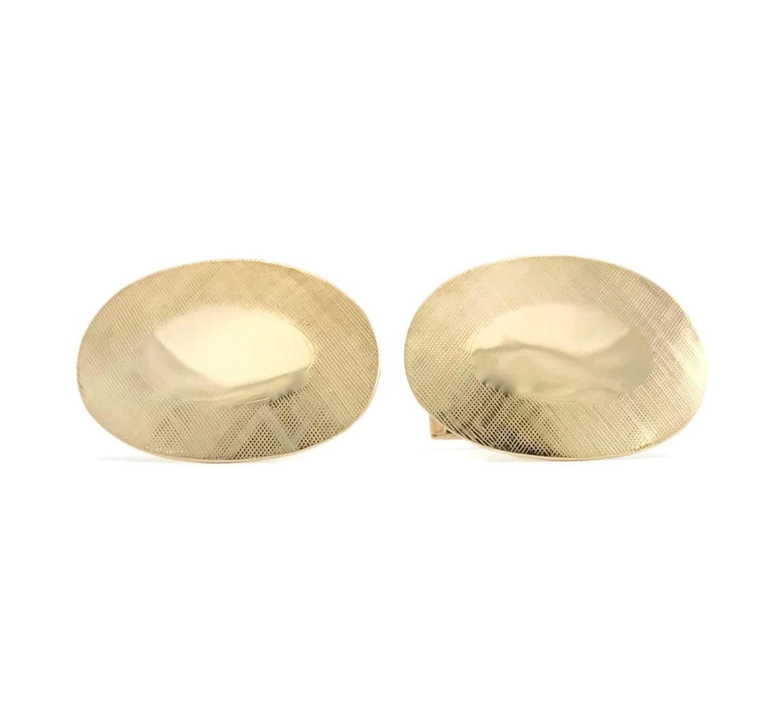Oval Engravable Textured Matte Finish 14K Yellow Gold Cufflinks, 7.37 Grams: Oval Engravable Textured Matte Finish 14K Yellow Gold Cufflinks, 7.37 Grams These unique cufflinks add style to any attire. Please let us know if you have any questions. Metal: 14K yellow gold