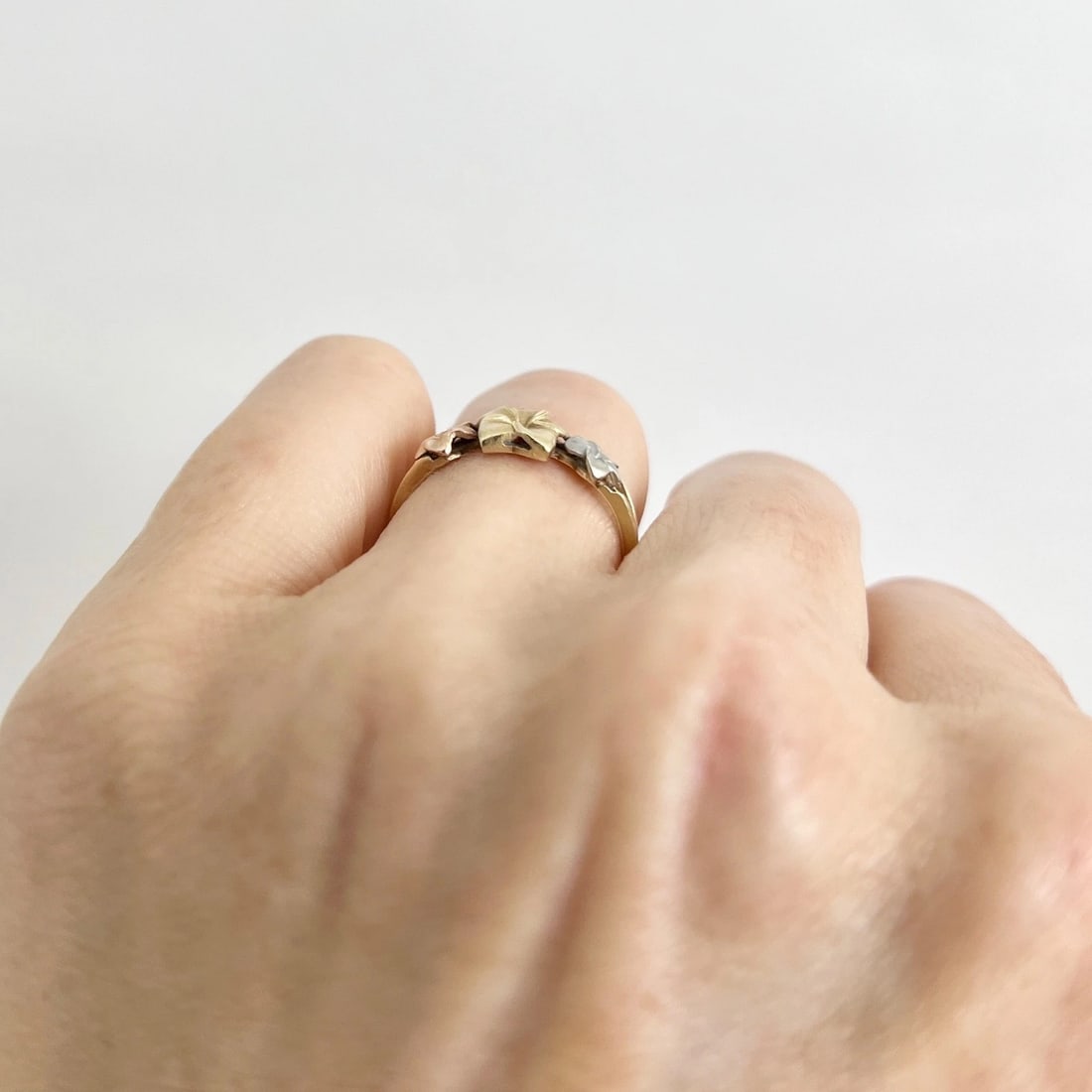 Estate Tri-Color Gold Flower Statement Ring 14K Yellow Gold, 1.95 Grams - 4