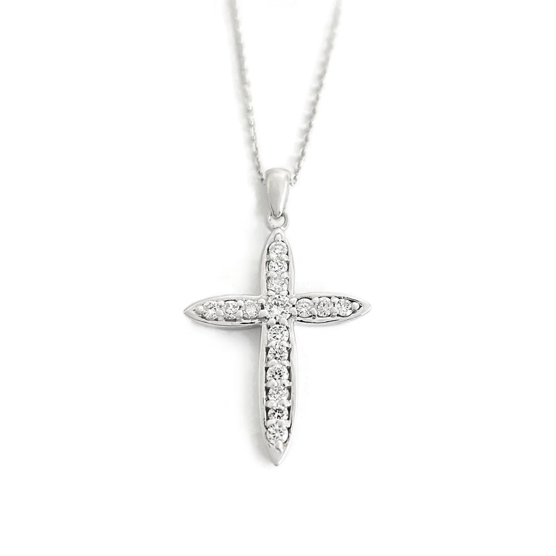Pave Diamond Cross Pendant Necklace 14K White Gold, .72 CTW: Pave Diamond Cross Pendant Necklace 14K White Gold, .72 CTW This is a beautiful diamond cross necklace. Diamonds: 16 round brilliant cuts .72 ctw, F-H, VS2-SI2 Metal: 14K white gold Weight: 4.27