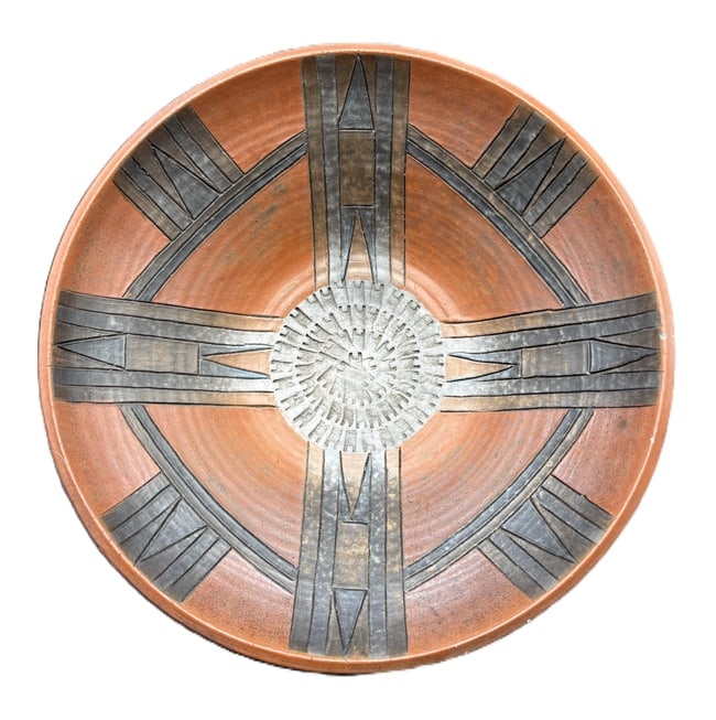 Studio Art Pottery Bowl Artist Signed: Date/Period: unknown Dimension: Approx 8.5" diameter x 3" tall Material: pottery Additional Information: Studio Art Pottery Bowl Artist Signed Shipping: Domestic: Flat-rate of $14.00 to anywhere