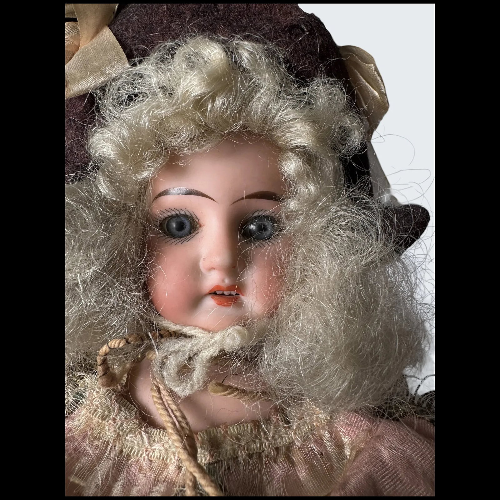 All original A.M 3200 bisque shoulder head musical Marotte, German for French market, circa 1890, - 13