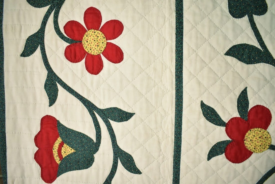 Red & Green Eagle Applique Quilt - 4