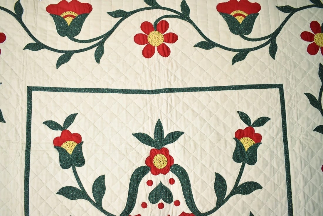 Red & Green Eagle Applique Quilt - 6