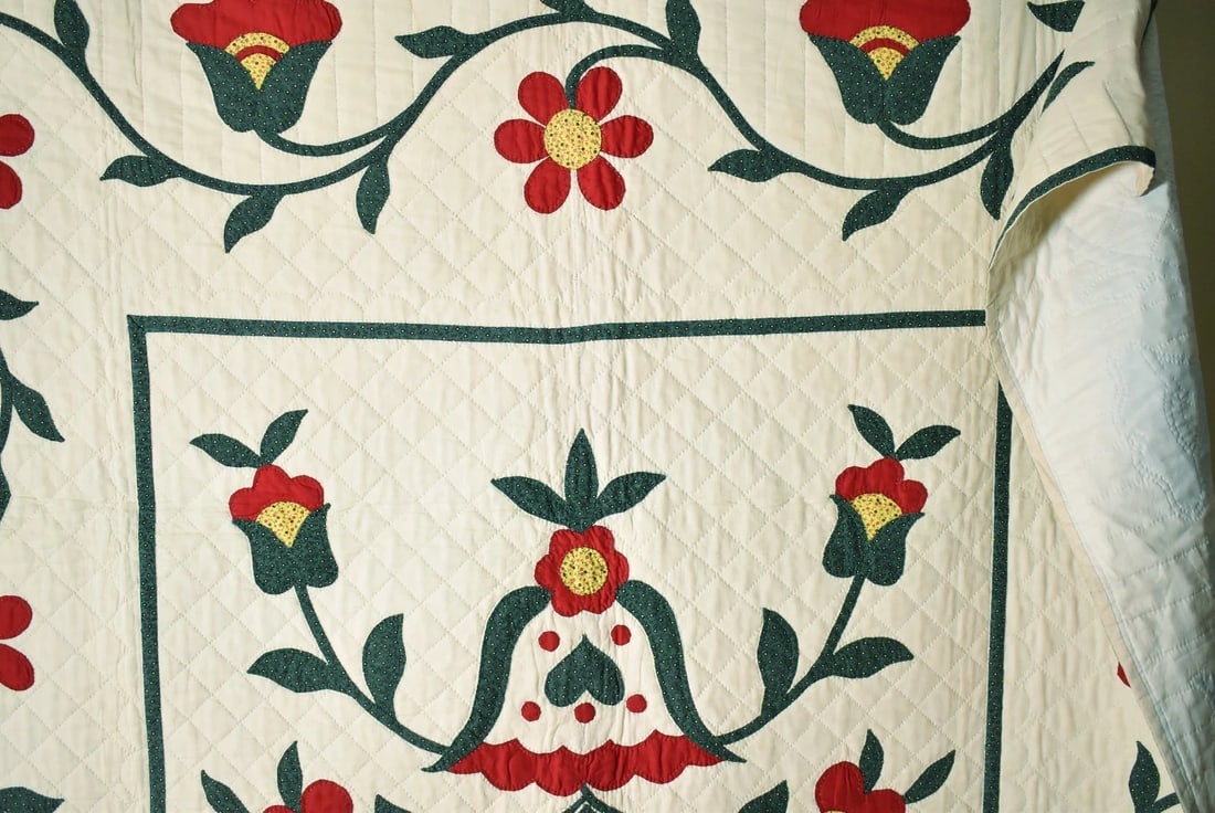 Red & Green Eagle Applique Quilt - 9