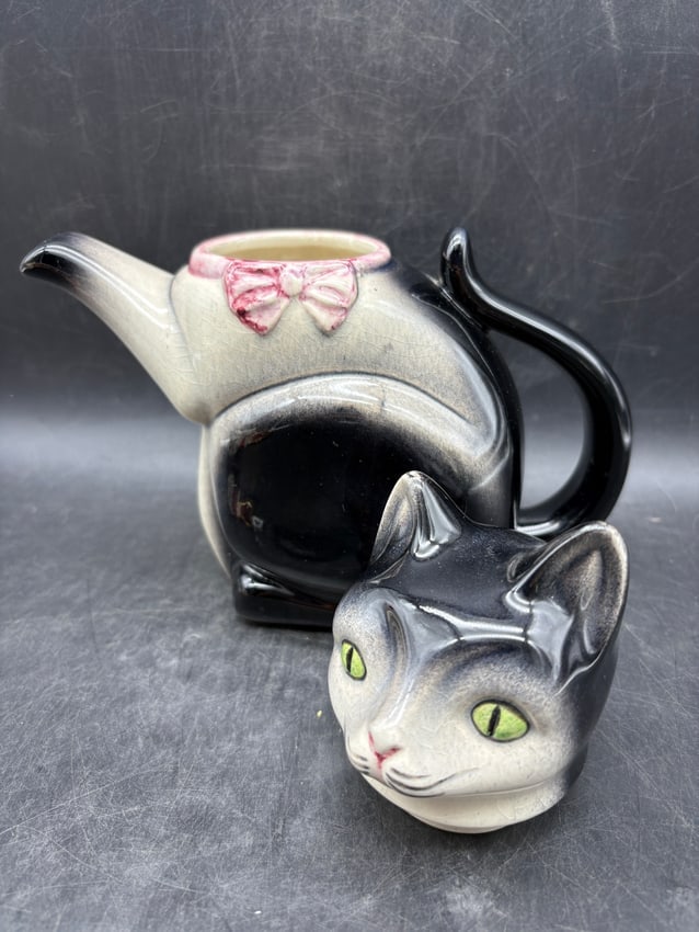 Vintage McCoy Cat Teapot 9520 Green Eyes Pink Bow Figural Pottery USA Tuxedo Cat - 3