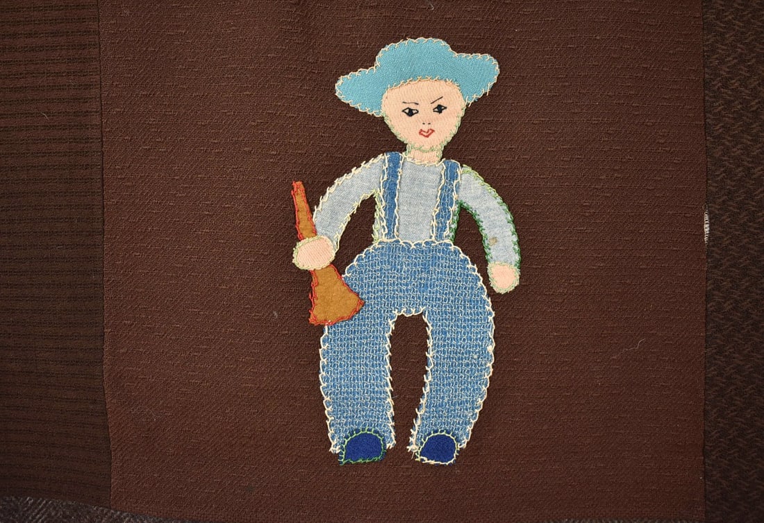 1930's Wool Nursery Rhyme Applique Spread - 4
