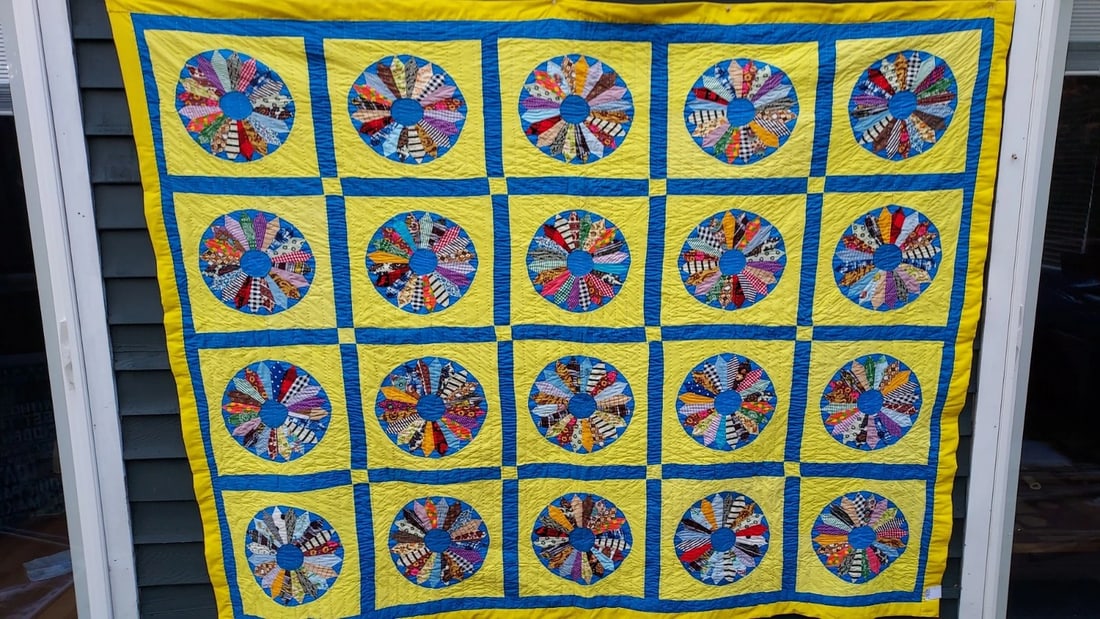 Wagon Wheel Design Quilt 1950 1970 Funky Colors Great Design - 2