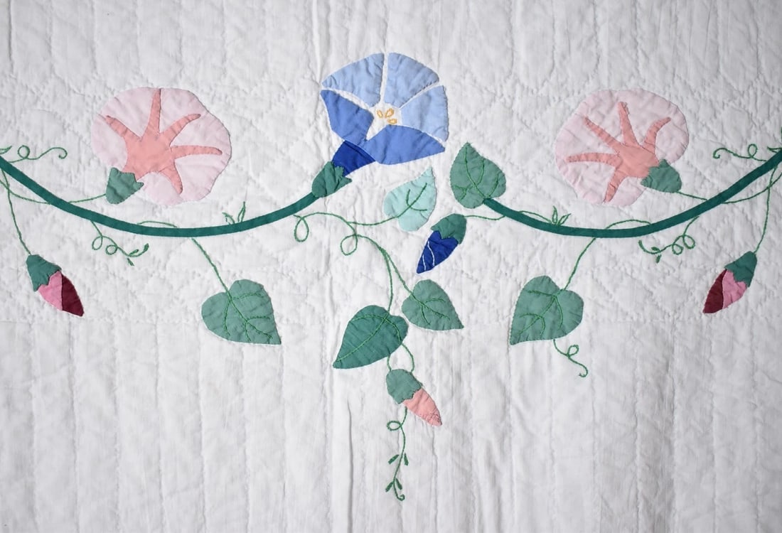 Unusual 1930's Morning Glory Applique Quilt - 11