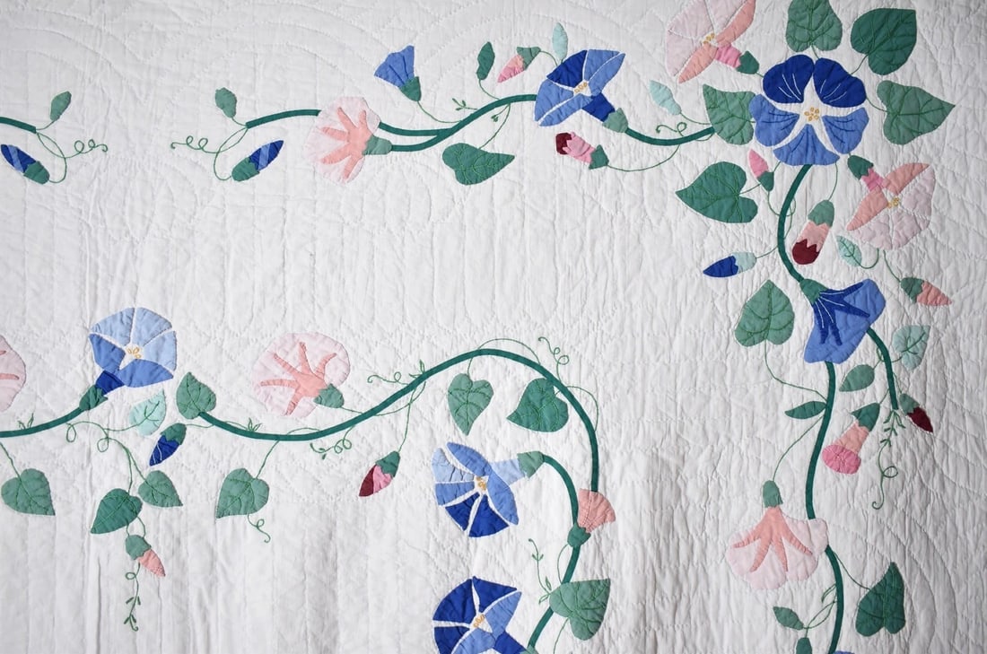 Unusual 1930's Morning Glory Applique Quilt - 13