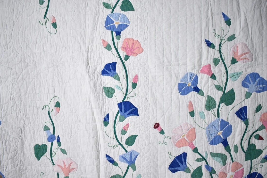 Unusual 1930's Morning Glory Applique Quilt - 15