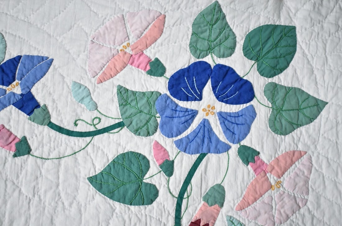 Unusual 1930's Morning Glory Applique Quilt - 17