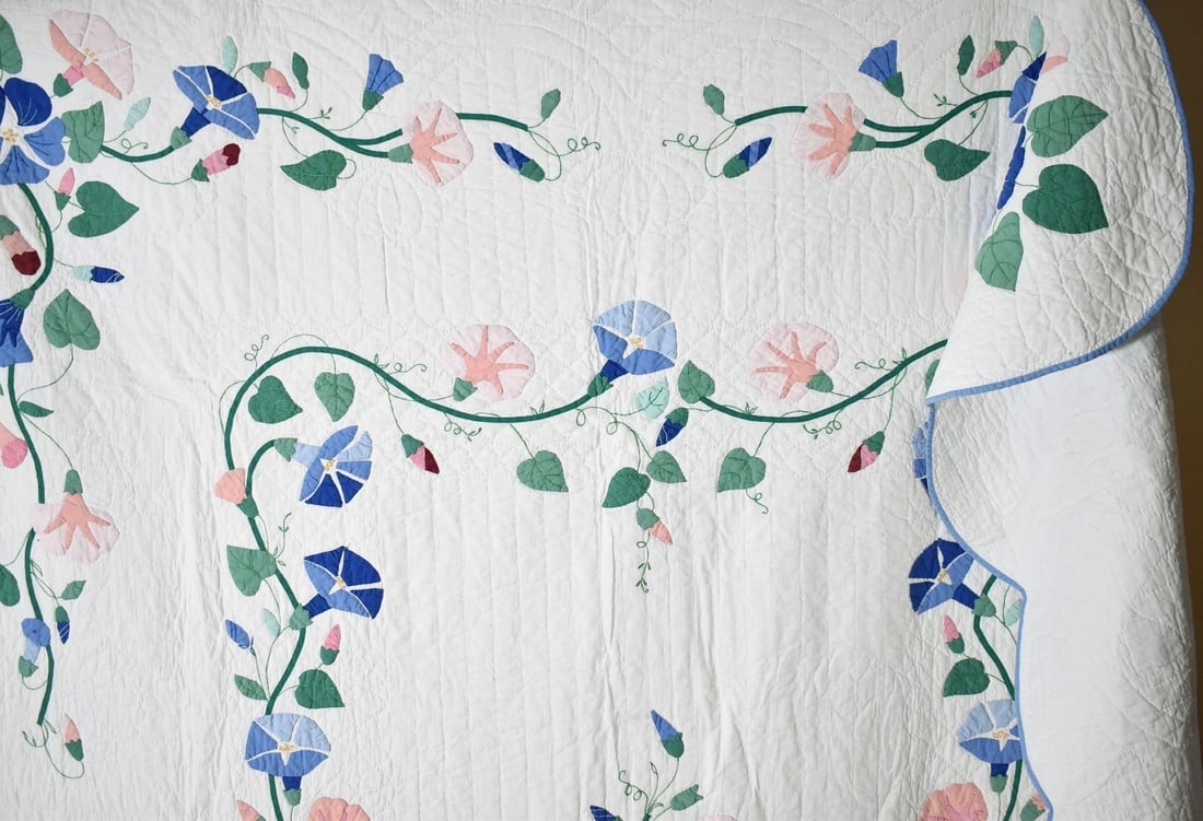 Unusual 1930's Morning Glory Applique Quilt - 18