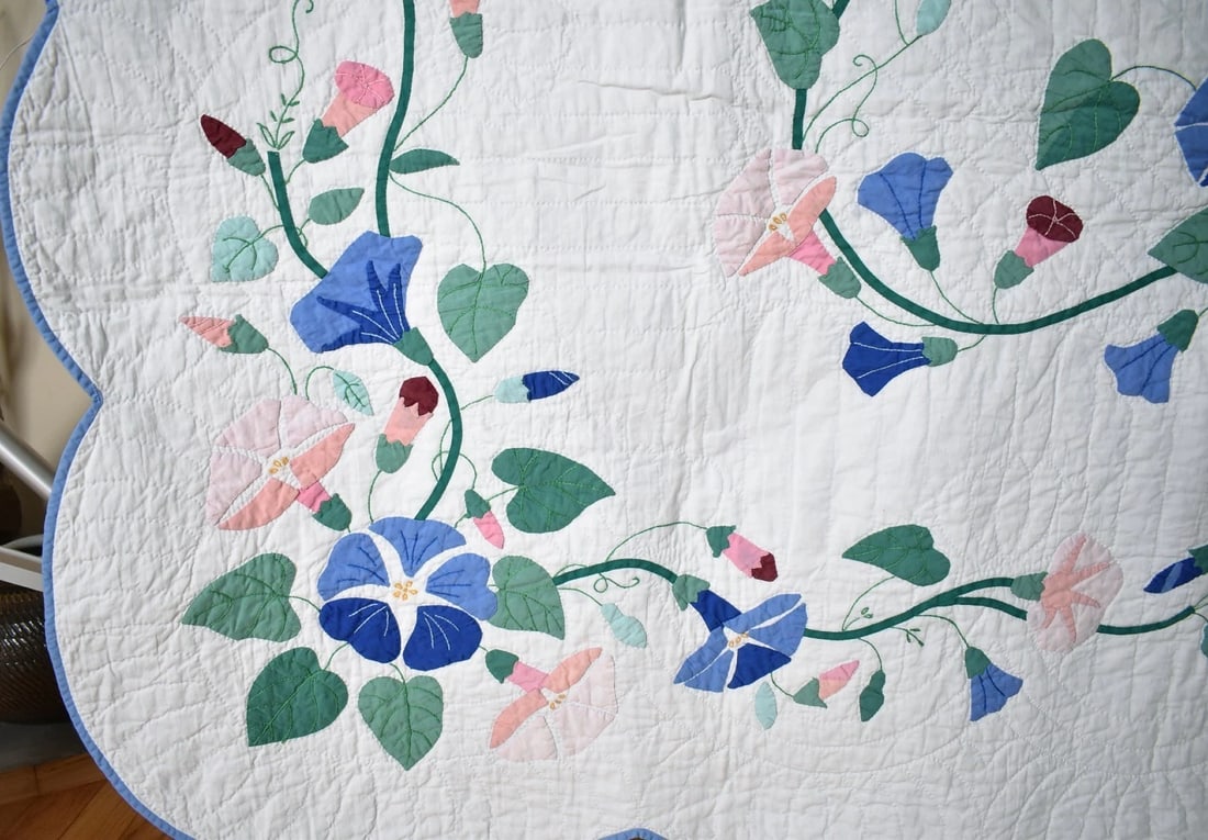 Unusual 1930's Morning Glory Applique Quilt - 3