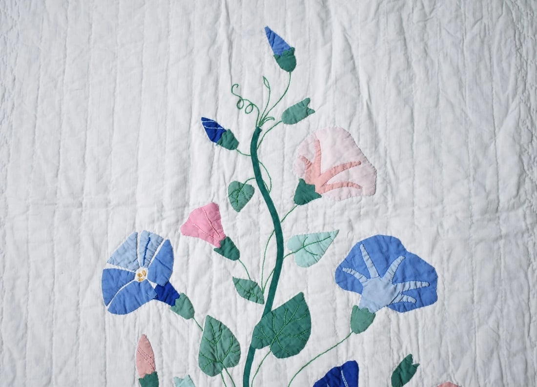 Unusual 1930's Morning Glory Applique Quilt - 9
