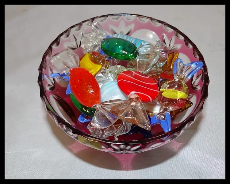 Bleikristall Cranberry Candy Bowl with Murano Glass Candies - 2