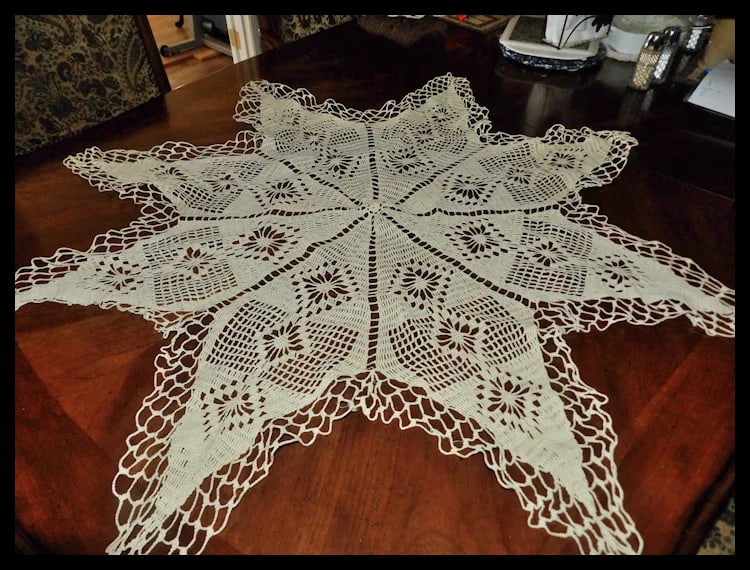 Large Crochet Star Tablecloth - 3