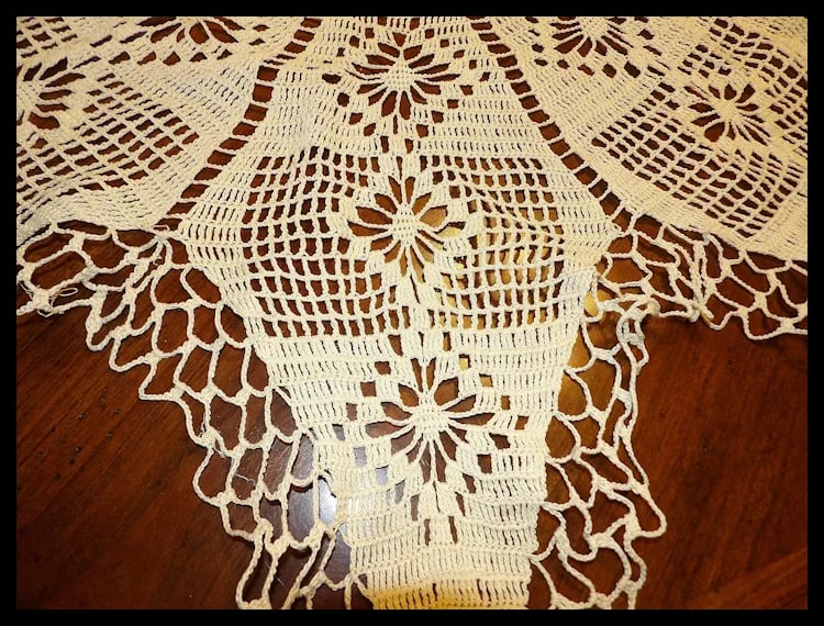 Large Crochet Star Tablecloth - 4