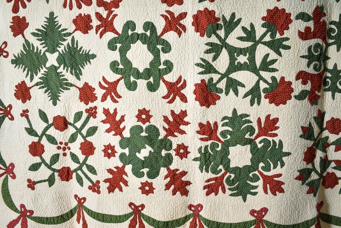 1880's Red & Green Album Applique Quilt - 7
