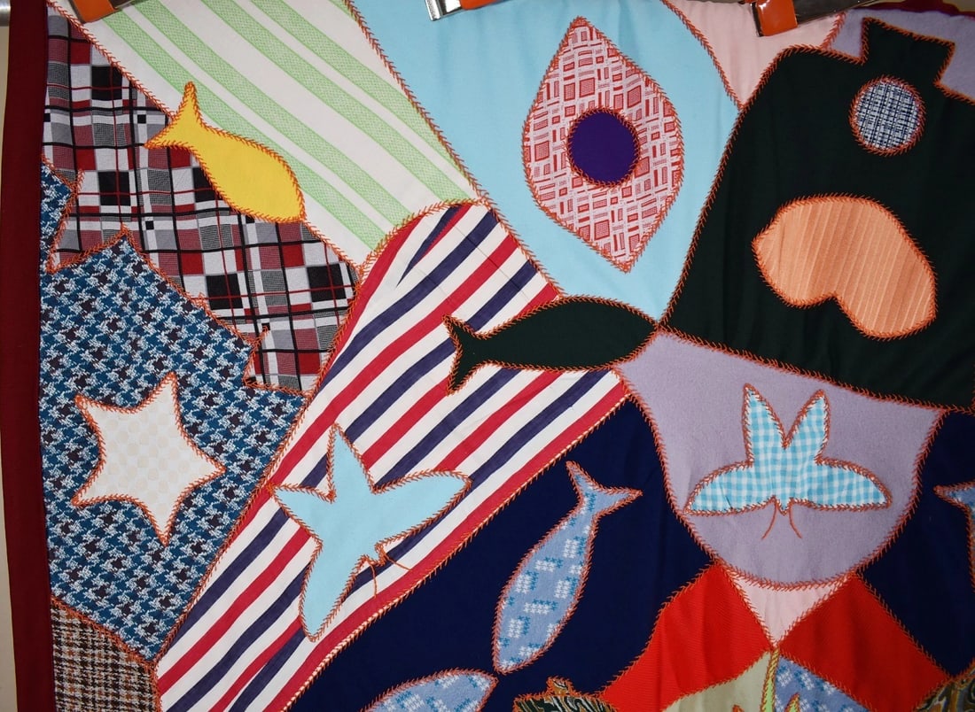Folk Art Medallion Quilt, Signed & Dated - 7