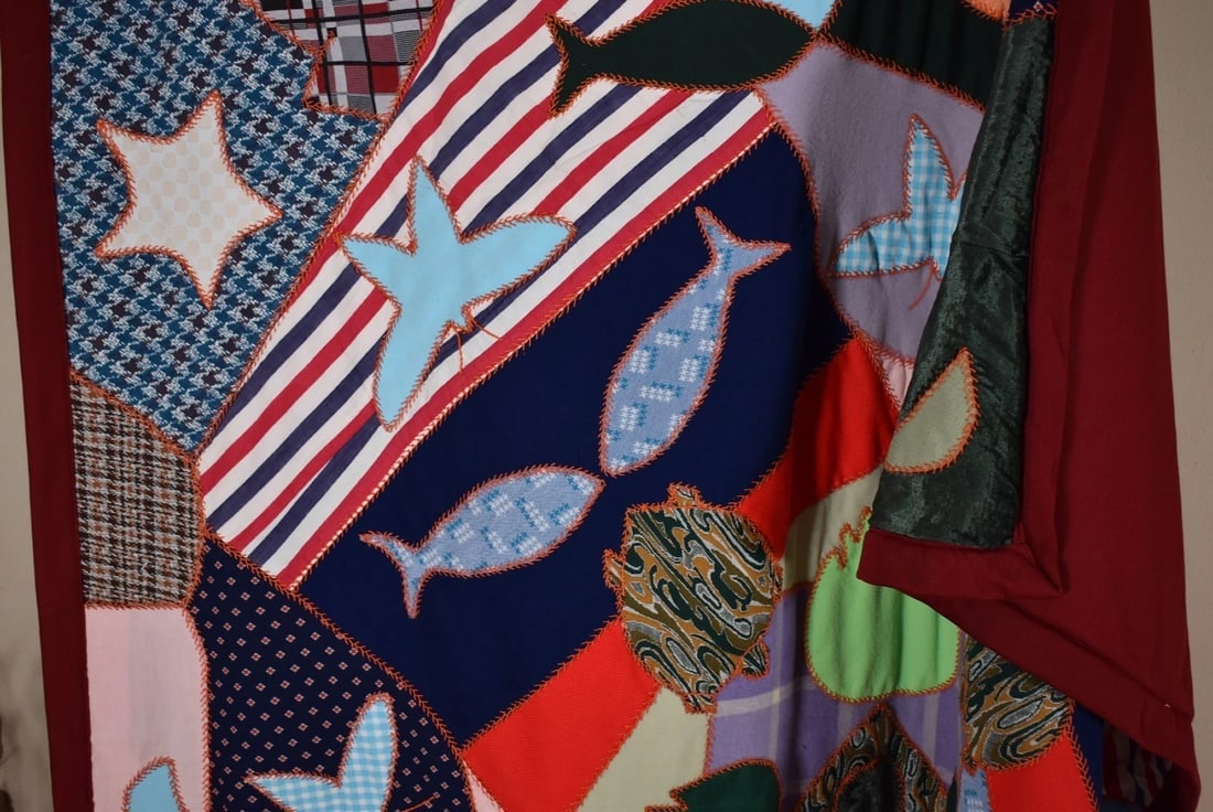 Folk Art Medallion Quilt, Signed & Dated - 8