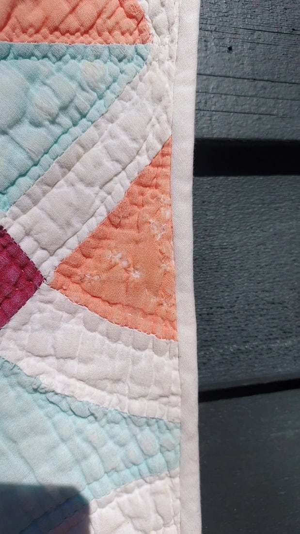 Double wedding ring Design Antique Quilt medium Weight 65 X 74" Awesome colors - 4