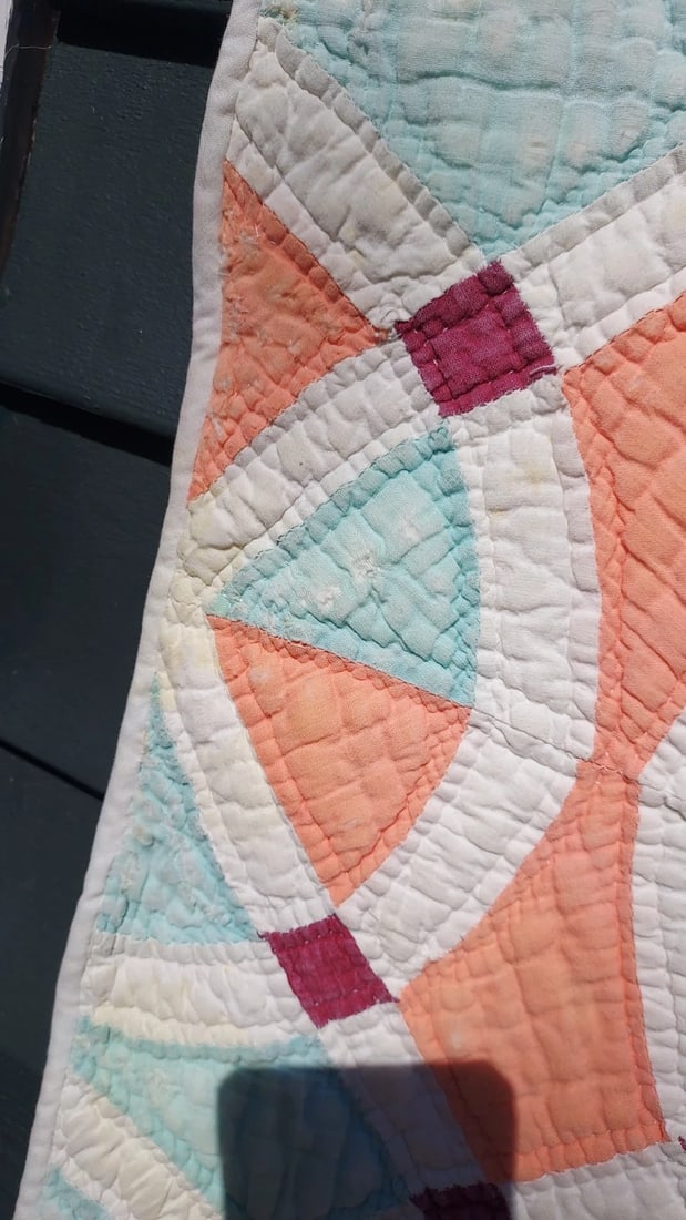 Double wedding ring Design Antique Quilt medium Weight 65 X 74" Awesome colors - 6