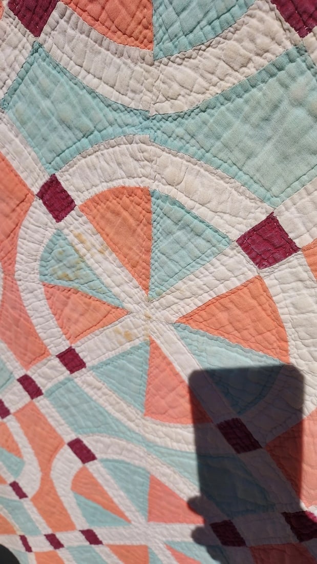 Double wedding ring Design Antique Quilt medium Weight 65 X 74" Awesome colors - 7