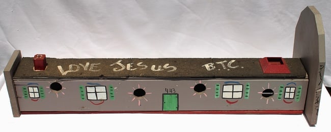 Apartment building birdhouse by Benny Carter outsider artist. - 3