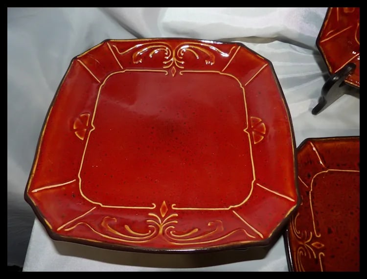 Reba Harmony Victorian Scroll 7 Red 10 1/2" Dinner Plates - 4
