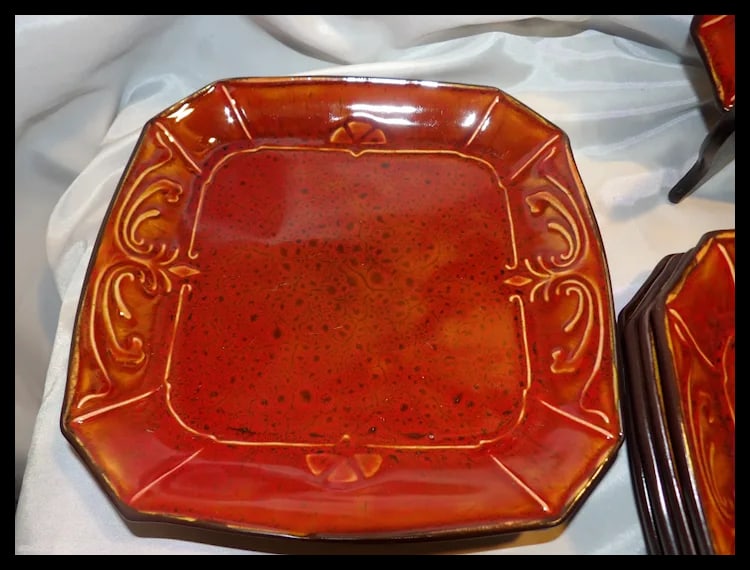 Reba Harmony Victorian Scroll 7 Red 10 1/2" Dinner Plates - 7