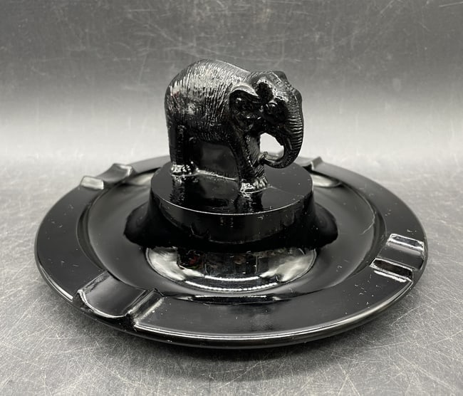LE SMITH GLASS ELEPHANT ASHTRAY TRINKET DISH - 8