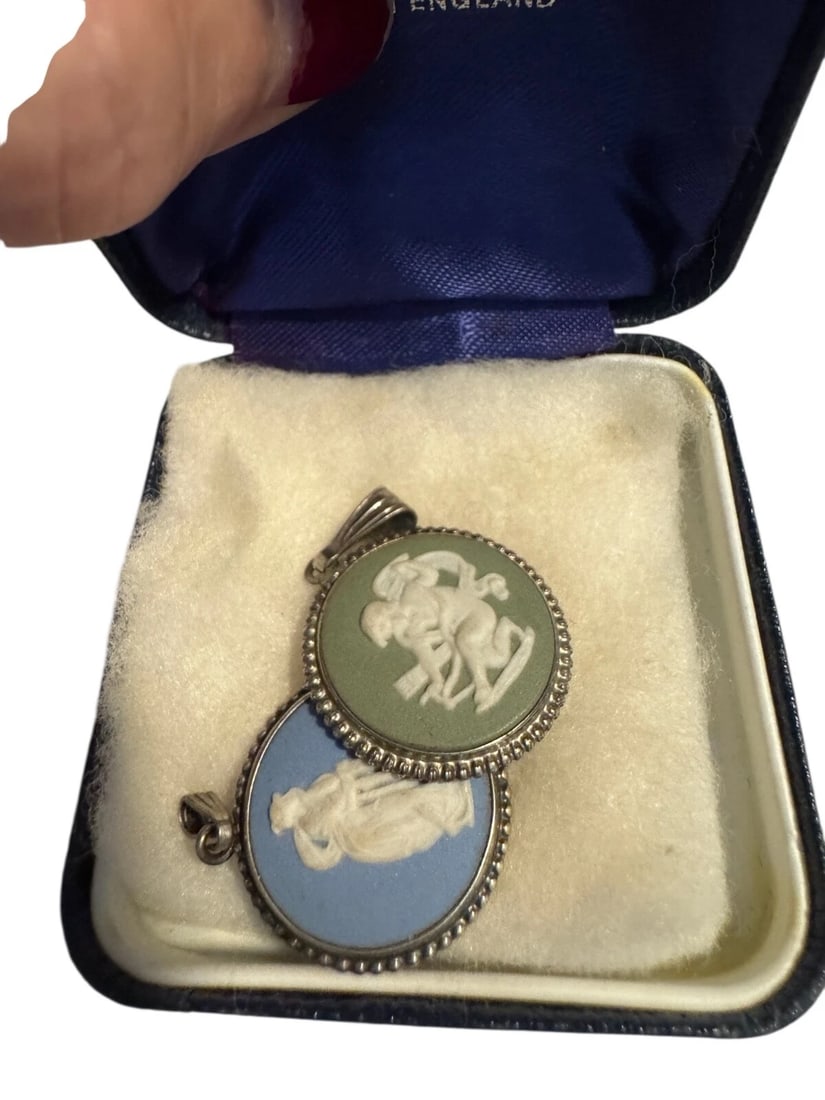 Vintage TWO Wedgwood Jasper Jewelry Pendant in box - 5
