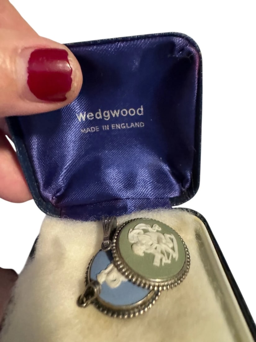 Vintage TWO Wedgwood Jasper Jewelry Pendant in box - 6